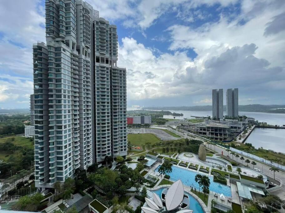 Teega Suites Seaview By Vdo Homestay Nusajaya  Buitenkant foto